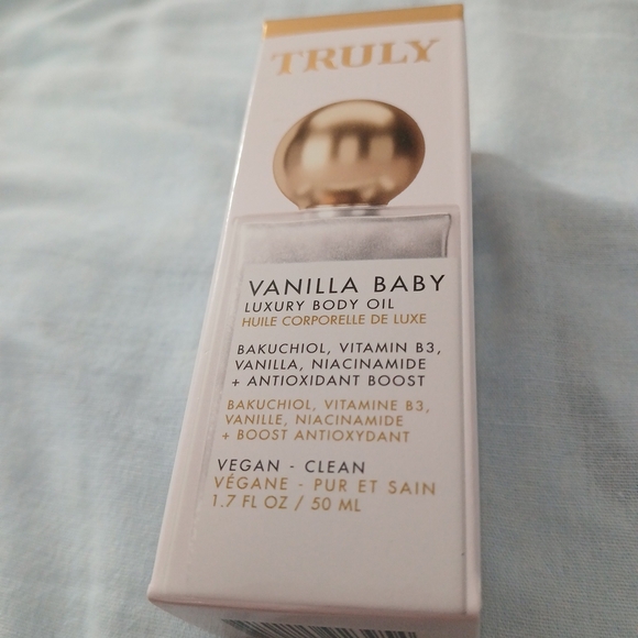 TRULY Vanilla Baby Luxury Body Oil - Picture 1 of 1